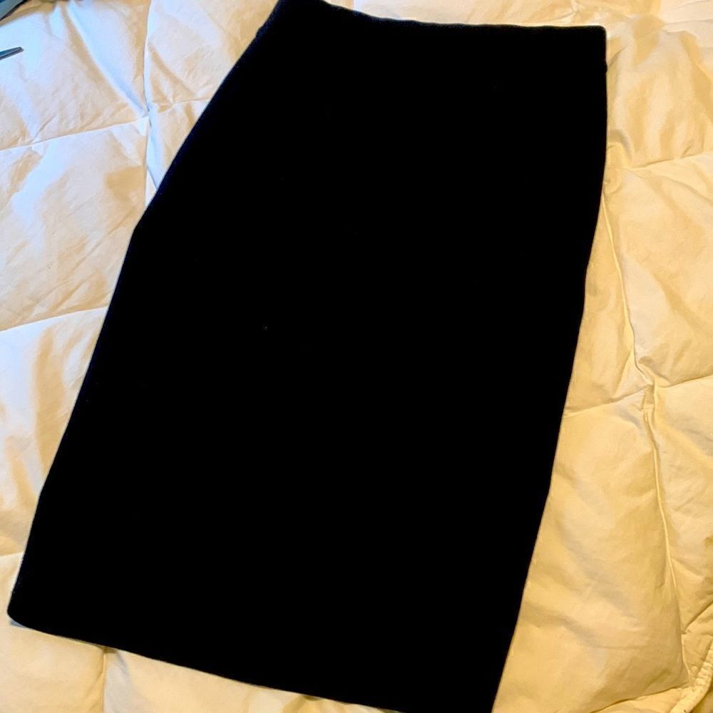 IRIS skirt, small, midi, form fitting , like new
